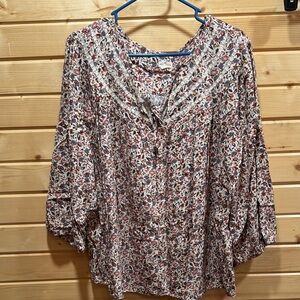 Elegant Floral Blouse in Red and Cream